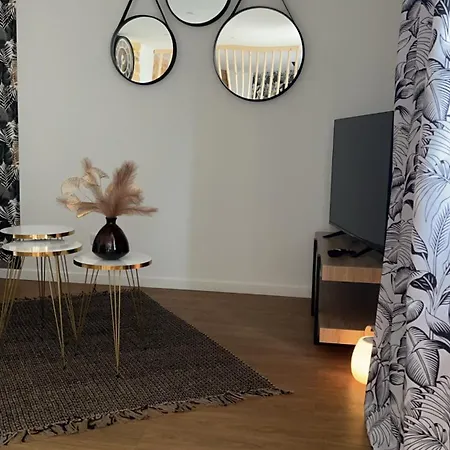 Entier, 131, A Centre, Avec Spa, Parking Prive Et A 15min A Pied De La Cite Medievale Apartment