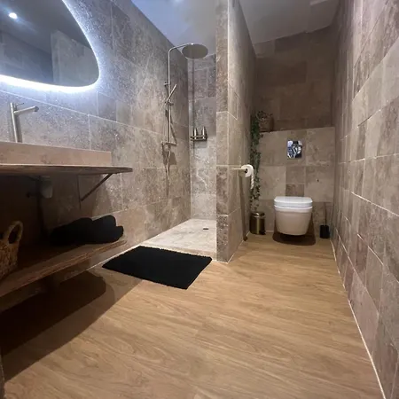 Daire Entier, 131, A Centre, Avec Spa, Parking Prive Et A 15min A Pied De La Cite Medievale *