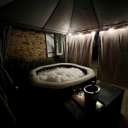 Daire Entier, 131, A Centre, Avec Spa, Parking Prive Et A 15min A Pied De La Cite Medievale *